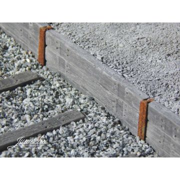 Juweela SPOORWEGPLATFORM VULLEN HOUTEN DWARSLIGGER - ca. 80cm - 1 / 1:32 (JW23456)