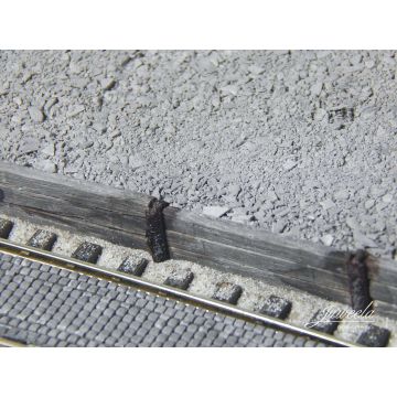 Juweela SPOORWEGPLATFORM VULLEN HOUTEN DWARSLIGGER - ca. 30cm - 1 / 1:32 (JW28383)